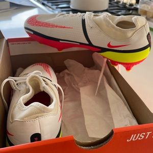 Nike phantom GT2 academy cleats